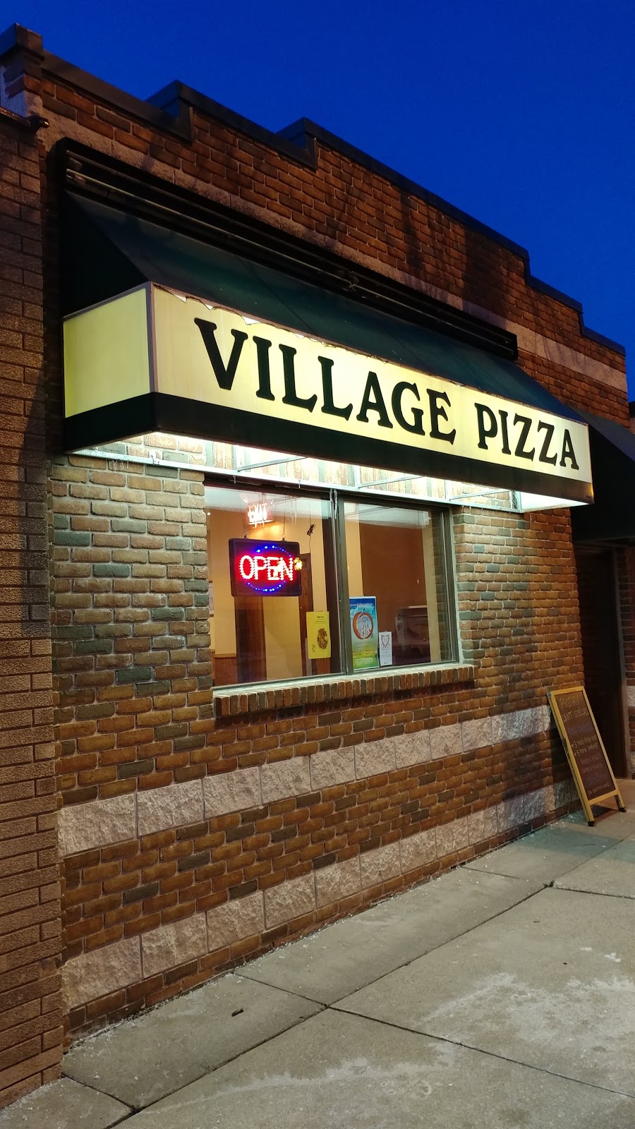 Village Pizza | 2565 7th Ave E, St Paul, MN 55109, USA | Phone: (651) 777-5440