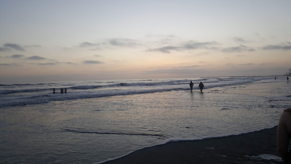 Oceanside Pier & Beaches Lot 21 | 214 Surfrider Way, Oceanside, CA 92054, USA | Phone: (760) 829-2310