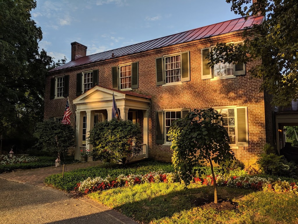 1840 Tucker House B & B | 2406 Tucker Station Rd, Louisville, KY 40299, USA | Phone: (502) 297-8007