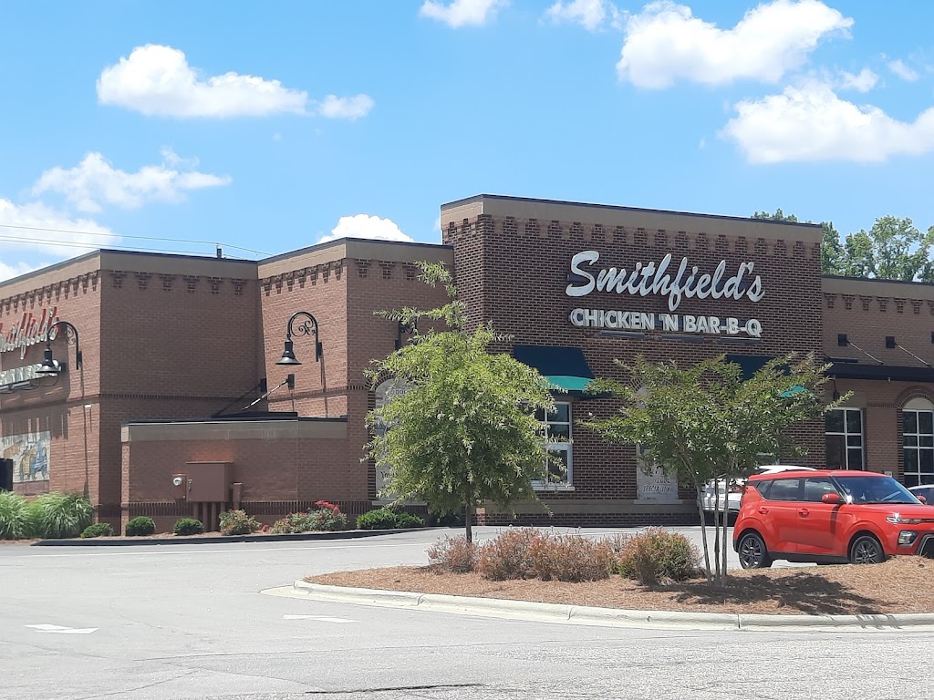 Smithfields Chicken N Bar-B-Q | Harnett Crossing, 2102 W Cumberland St, Dunn, NC 28334, USA | Phone: (910) 892-2693