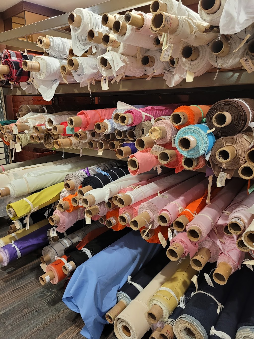 Discount Fabrics | 1805 Eastshore Hwy, Berkeley, CA 94710, USA | Phone: (510) 548-2981