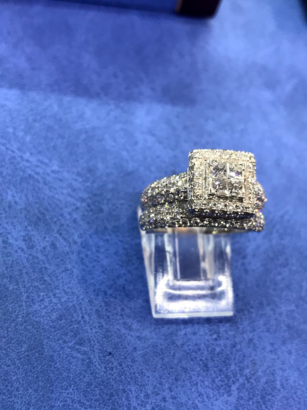 Elegante Jewelers | 3200 Naglee Rd, Tracy, CA 95304, USA | Phone: (209) 830-9922