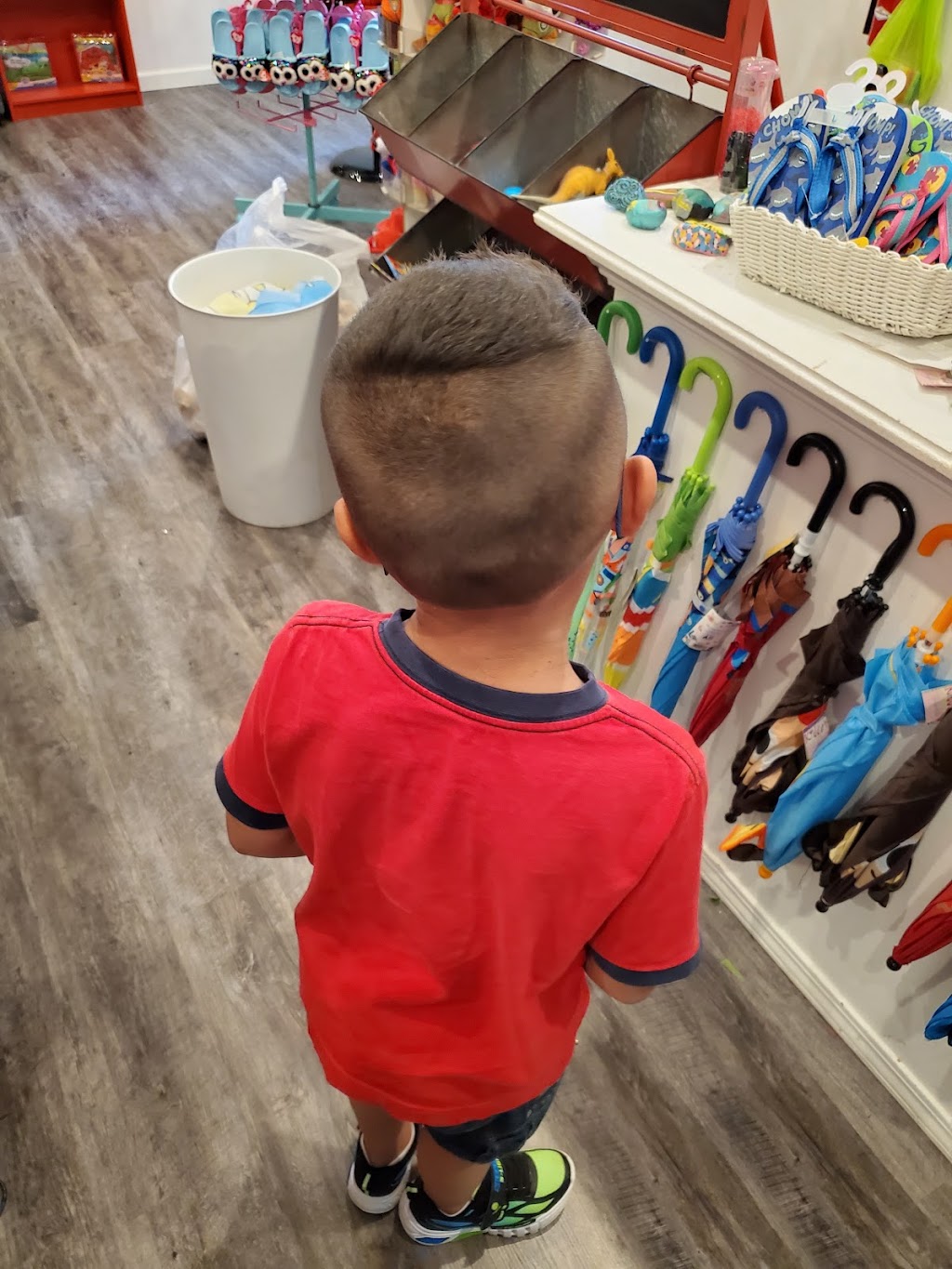 Kiddos Closet & Clips | 5621 Old Collinsville Rd, Fairview Heights, IL 62208, USA | Phone: (618) 622-8500