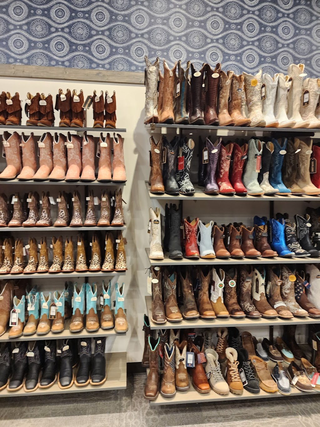 Boot Barn | 120 W Debbie Ln Ste 300, Mansfield, TX 76063, USA | Phone: (682) 341-9595