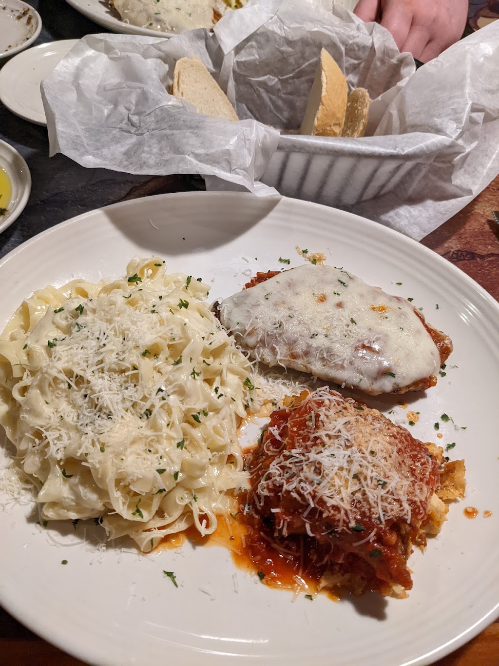 Carrabbas Italian Grill | 5312 New Hope Commons Dr, Durham, NC 27707, USA | Phone: (919) 401-5950