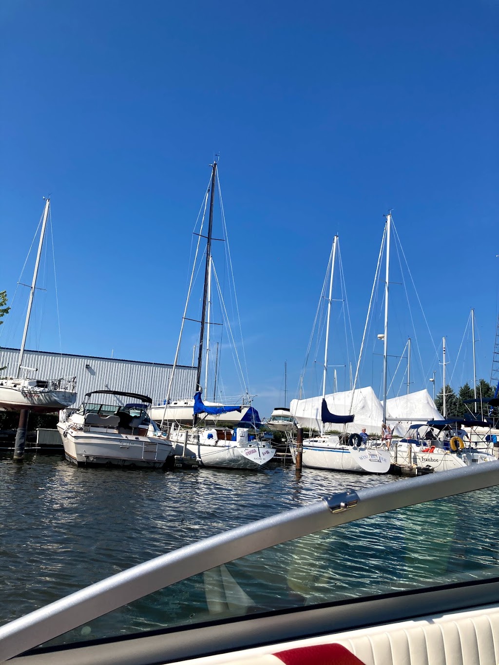 Reefpoint Marina | 2 Christopher Columbus Causeway, Racine, WI 53403, USA | Phone: (262) 633-7171