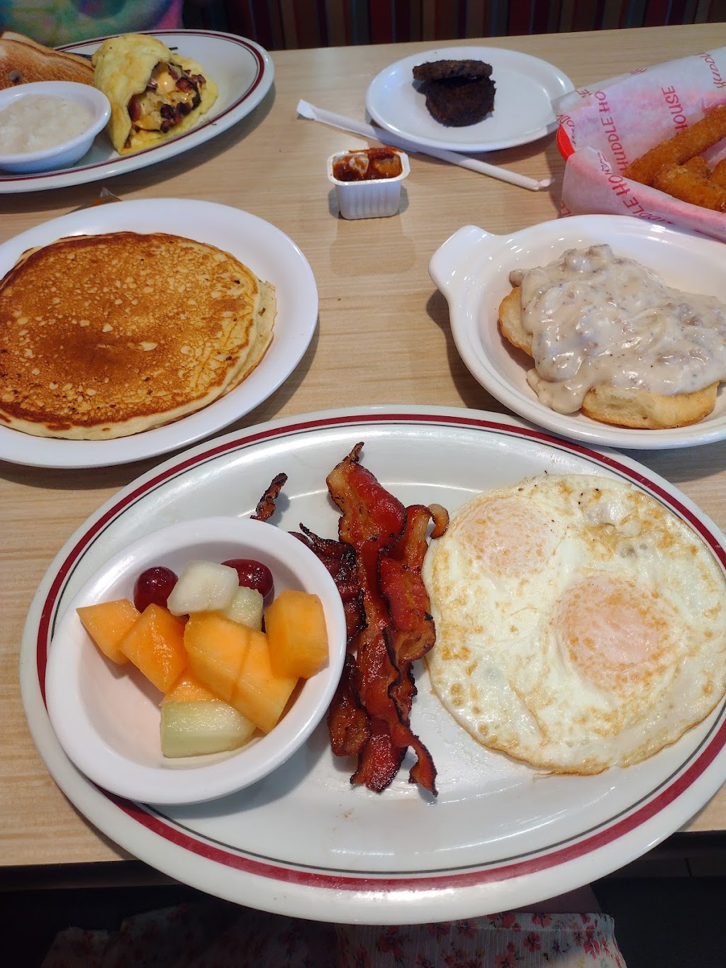 Huddle House | 590 Fire Station Rd Suite H, Clarksville, TN 37043, USA | Phone: (931) 266-0504