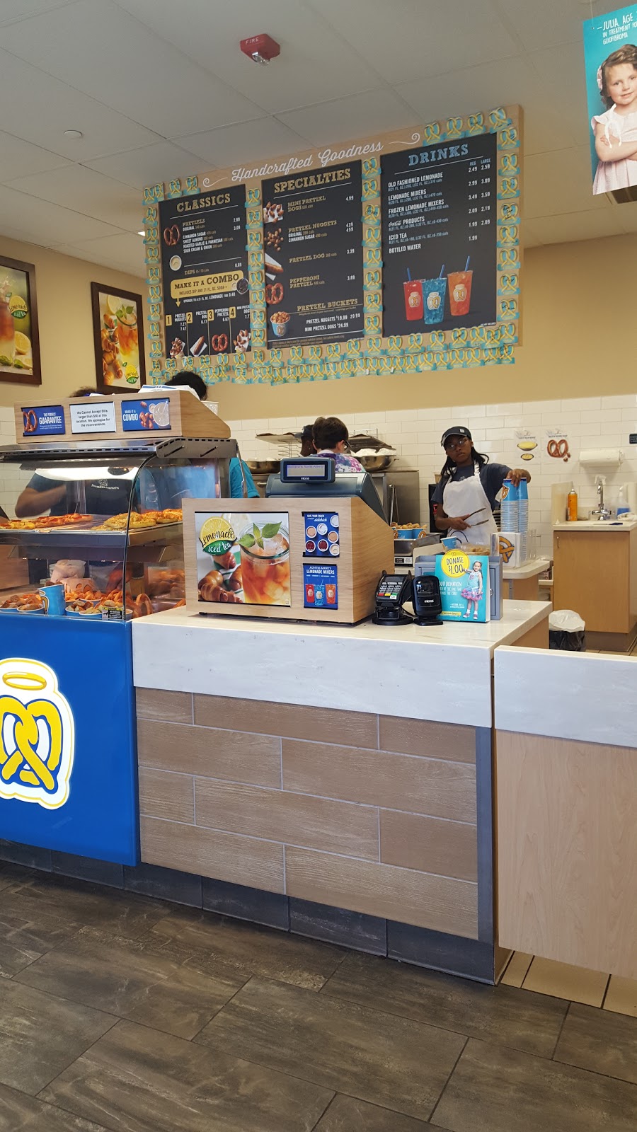 Auntie Annes Pretzels | 1600 Premium Outlets Blvd #862, Norfolk, VA 23502, USA | Phone: (757) 606-2665