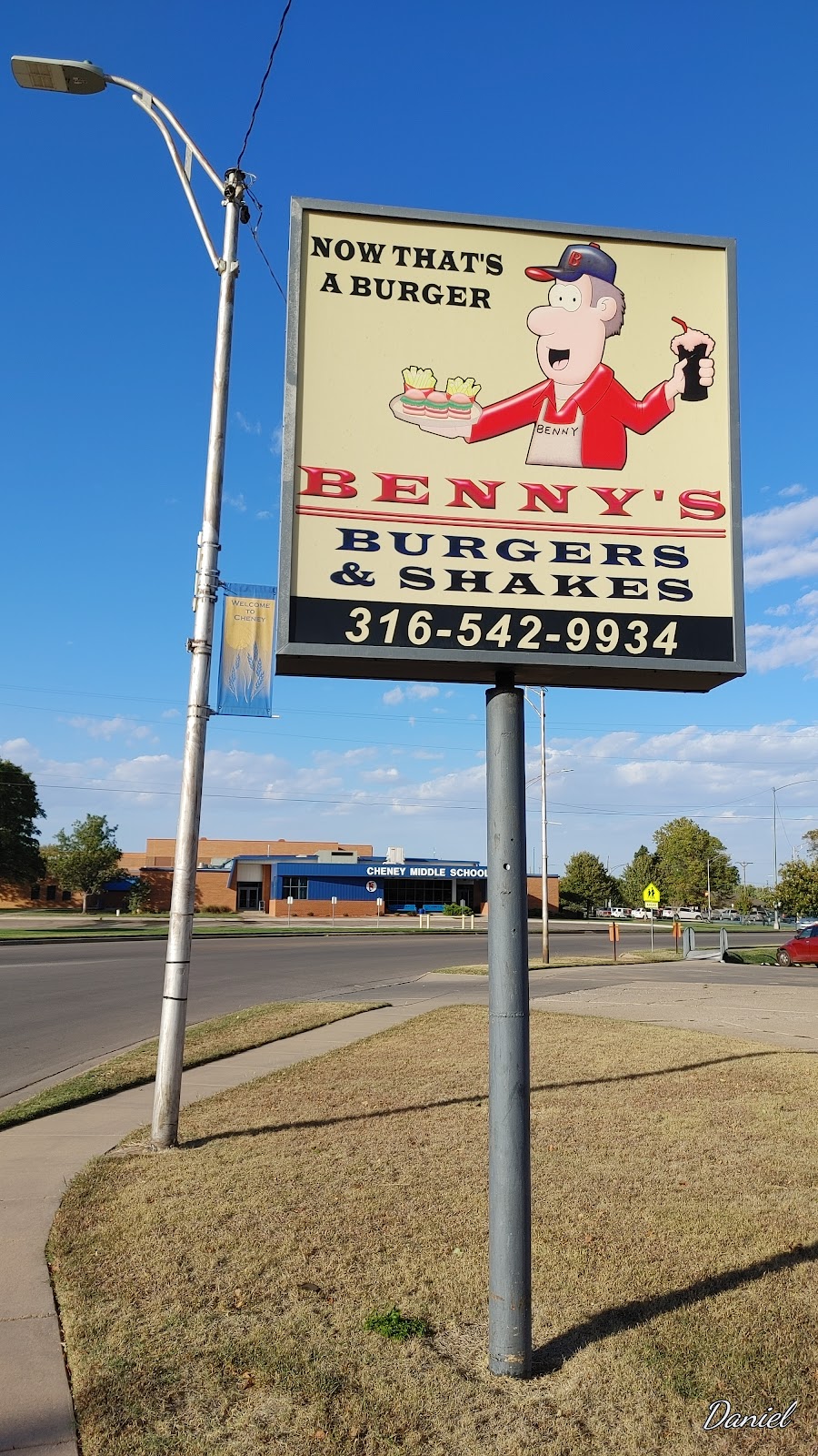 BENNYS BURGERS & SHAKES LLC | 610 N Main St, Cheney, KS 67025, USA | Phone: (316) 542-9934