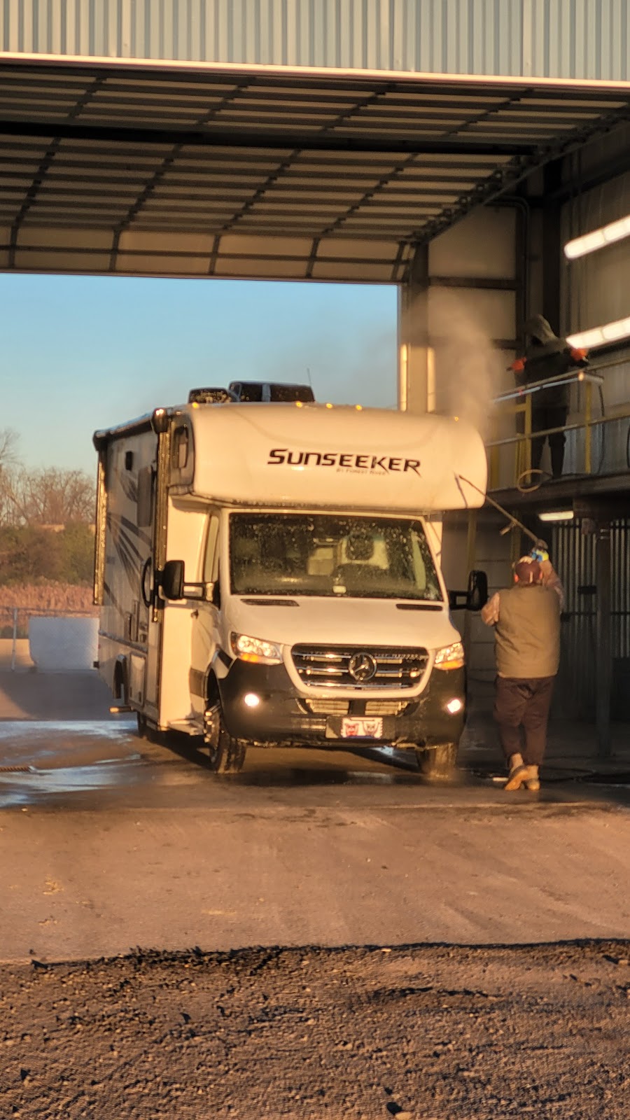 495 truck wash & Wash-outs | 525 Terminal Ave, New Castle, DE 19720, USA | Phone: (302) 384-7428