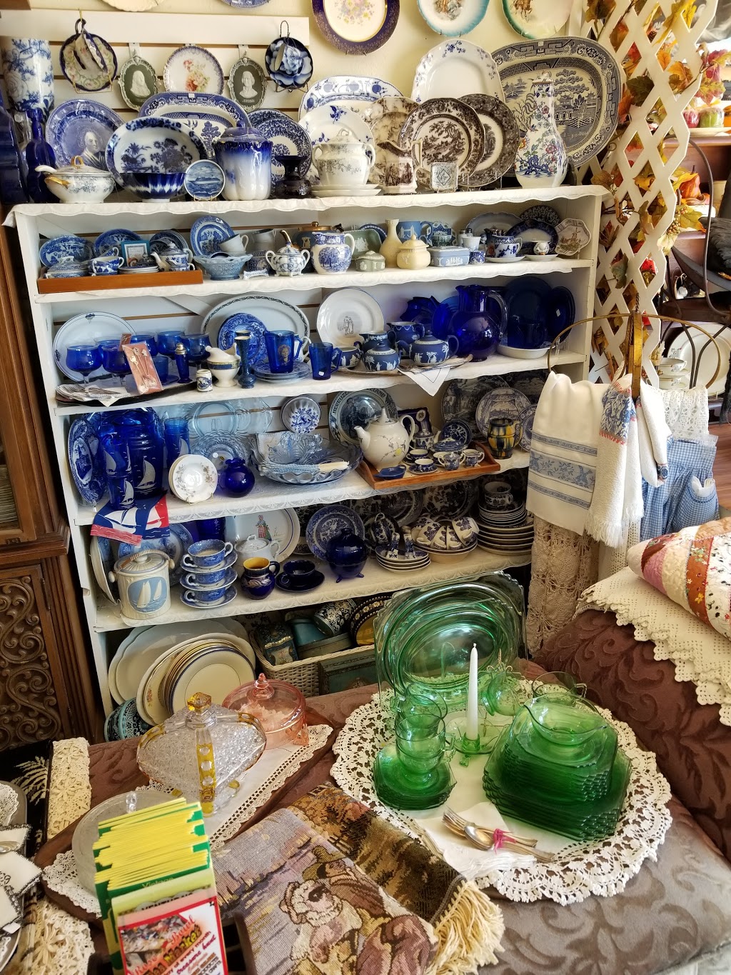 Like Mother Like Daughter Antiques | 523 W Commonwealth Ave, Fullerton, CA 92832 | Phone: (714) 738-3638