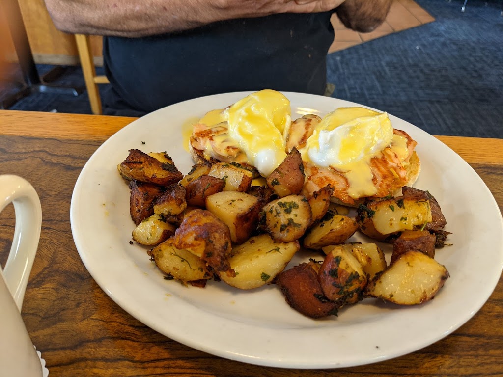 Red Apple Café | 589 Auto Center Dr, Watsonville, CA 95076, USA | Phone: (831) 761-9551