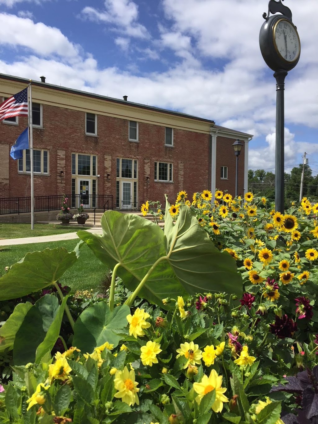 Pardeeville Library | 119 N Main St, Pardeeville, WI 53954, USA | Phone: (608) 429-2354