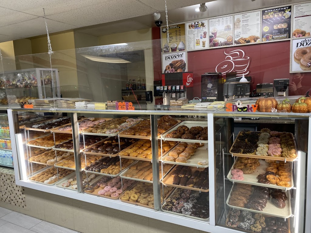 Winchells Donut House | 10000 W 44th Ave, Wheat Ridge, CO 80033, USA | Phone: (303) 423-1231