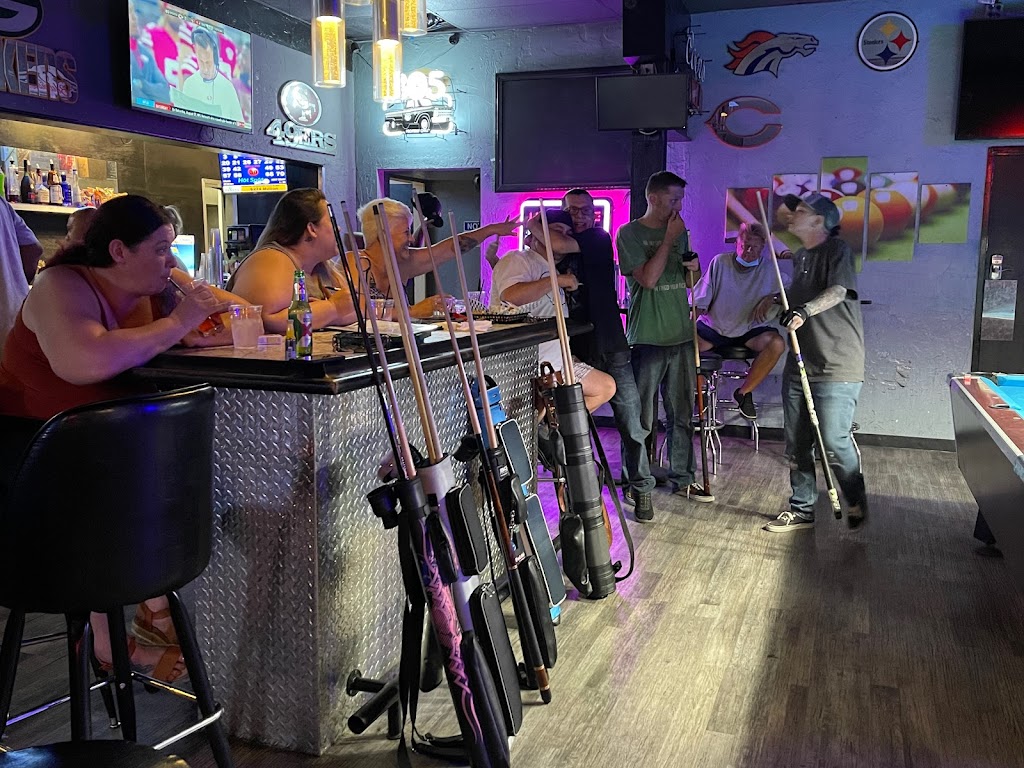 Bombshells Bar and Grill | 15863 Lorene Dr, Victorville, CA 92395, USA | Phone: (760) 951-0444