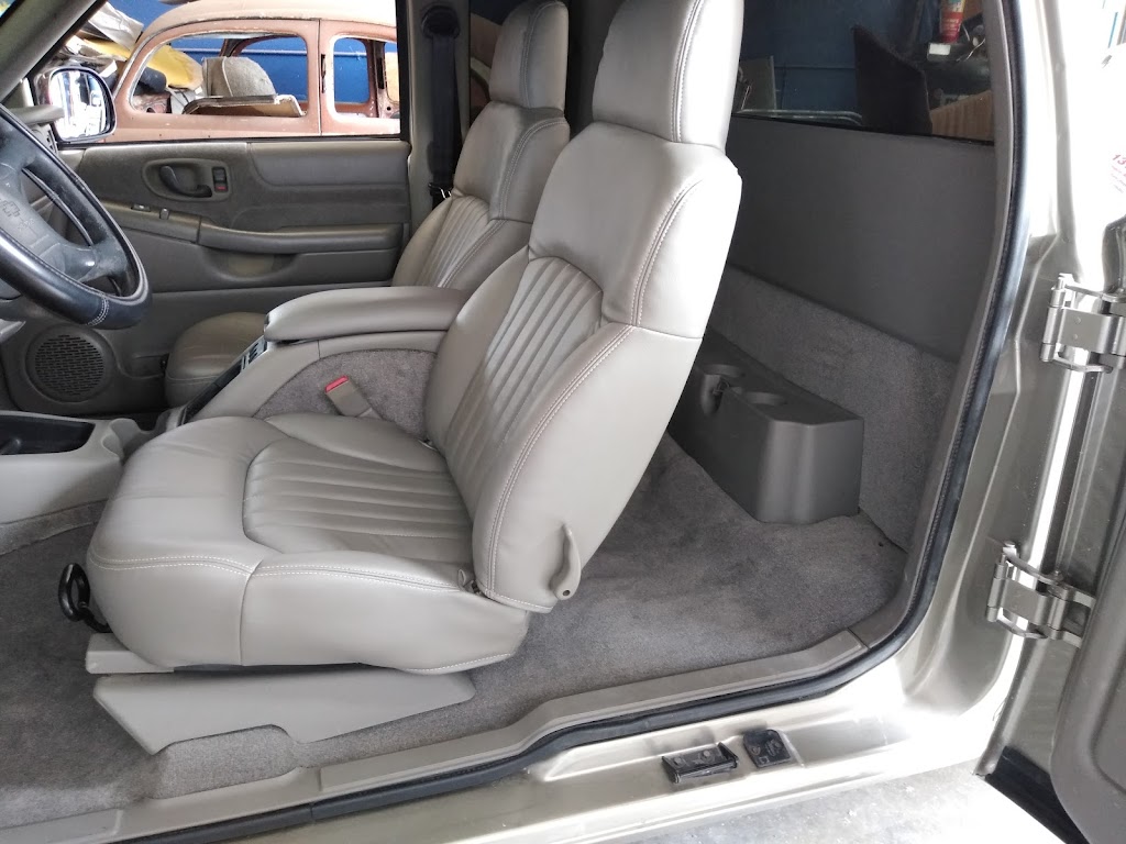 Jose's garage Auto Upholstery Los Angeles, CA 90003, USA BusinessYab