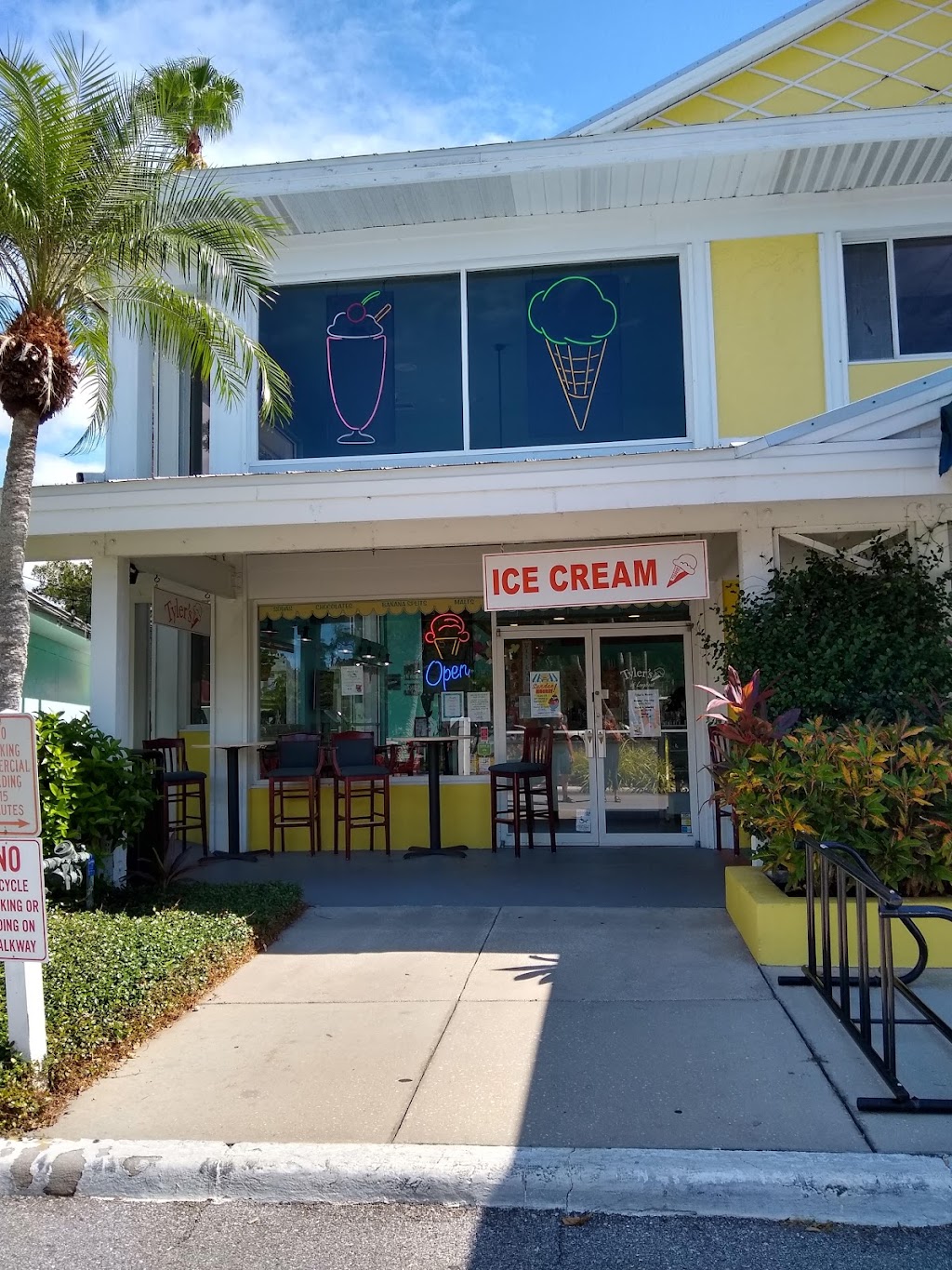 Centre Shops of Longboat Key | 5370 Gulf of Mexico Dr, Longboat Key, FL 34228 | Phone: (941) 387-3135