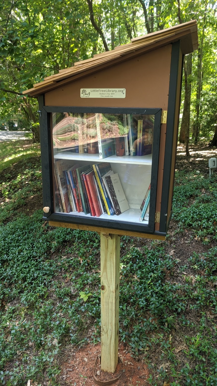 Moms dream little library - library  | Photo 3 of 3 | Address: 2418 Black Cap Ln, Reston, VA 20191, USA | Phone: (412) 259-3577