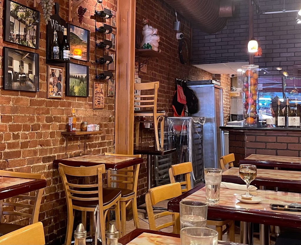 Budapest cafe | 1631 2nd Ave, New York, NY 10028, USA | Phone: (212) 327-1105