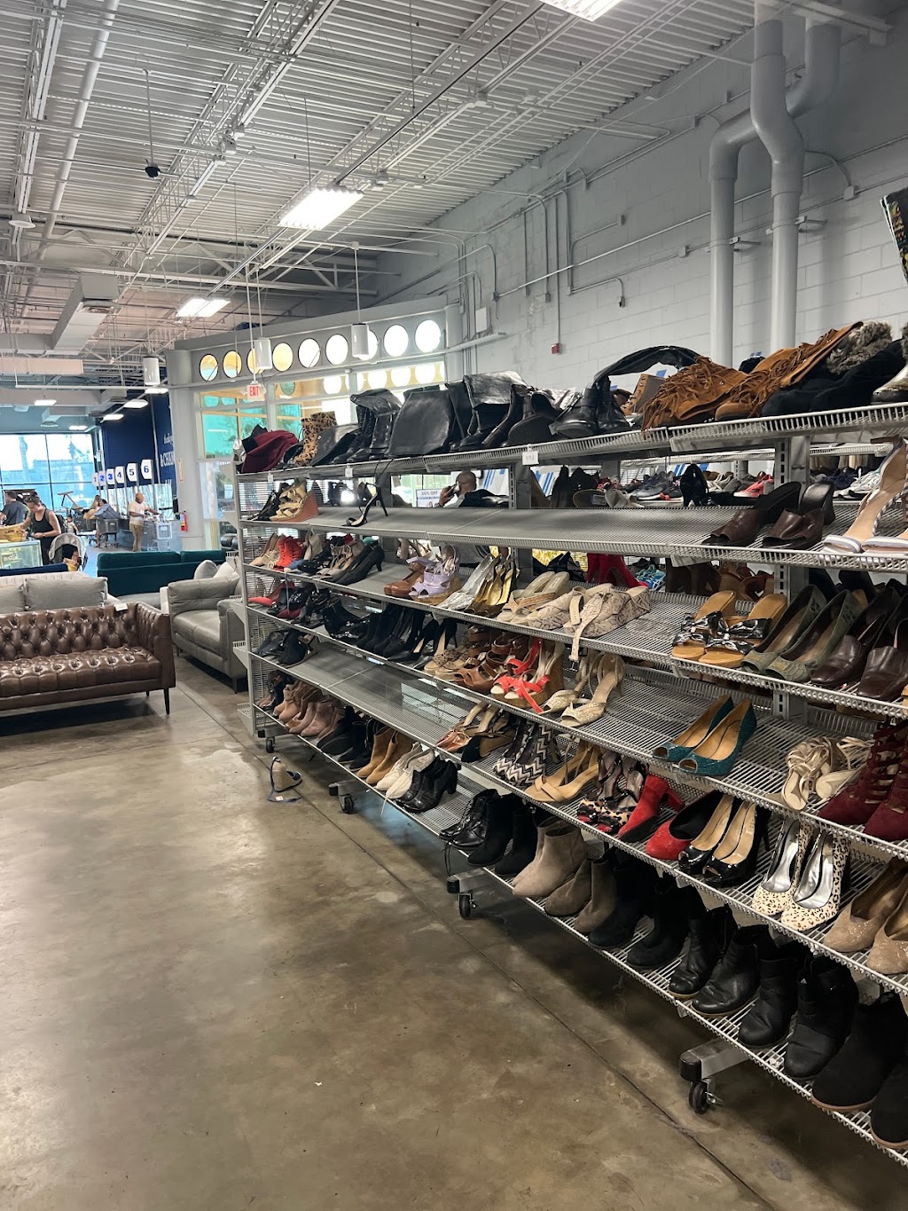 Goodwill - Orange Blossom Trail | 7531 S Orange Blossom Trl, Orlando, FL 32809, USA | Phone: (407) 859-4750