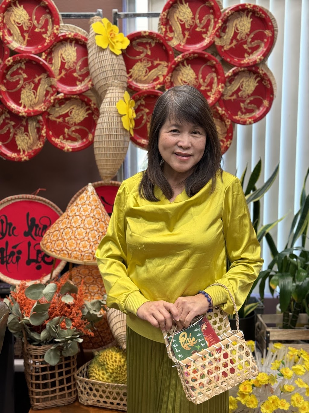 Saigonflorist-4mua flowers and gifts to Vietnam | 5932 Bolsa Ave, Huntington Beach, CA 92649, USA | Phone: (714) 840-8429