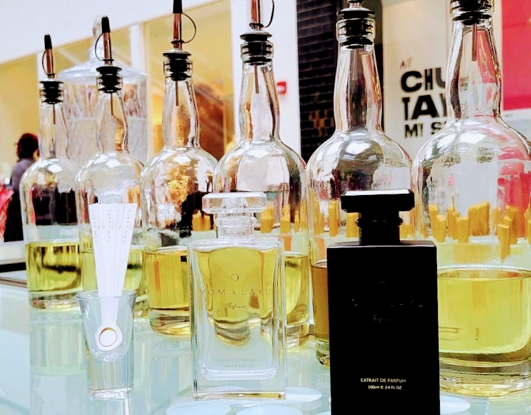 Yom & Layl Perfume Bar | 5 Woodfield Mall, Schaumburg, IL 60173, USA | Phone: (929) 399-4410