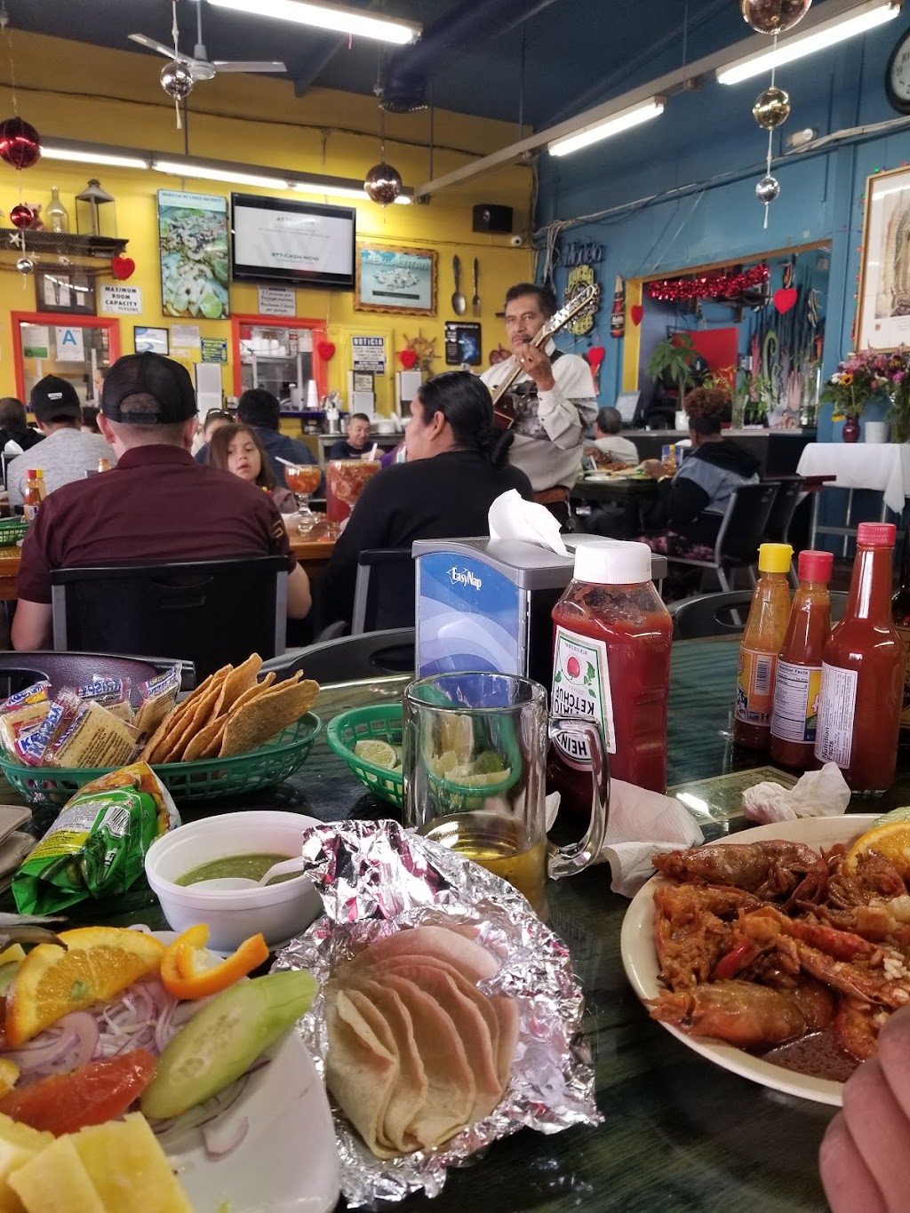 Mi Lindo Nayarit Mariscos | 1020 E Florence Ave, Los Angeles, CA 90001, USA | Phone: (323) 589-5109