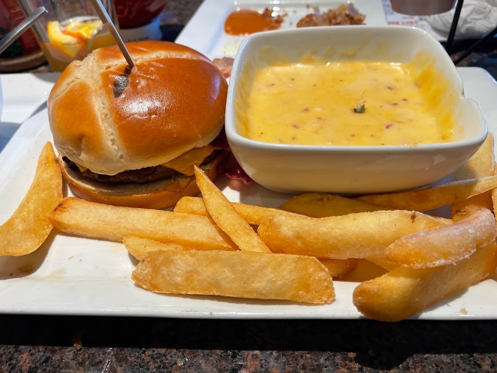 Red Robin Gourmet Burgers and Brews | 2440 E Springs Dr, Madison, WI 53704, USA | Phone: (608) 301-0435