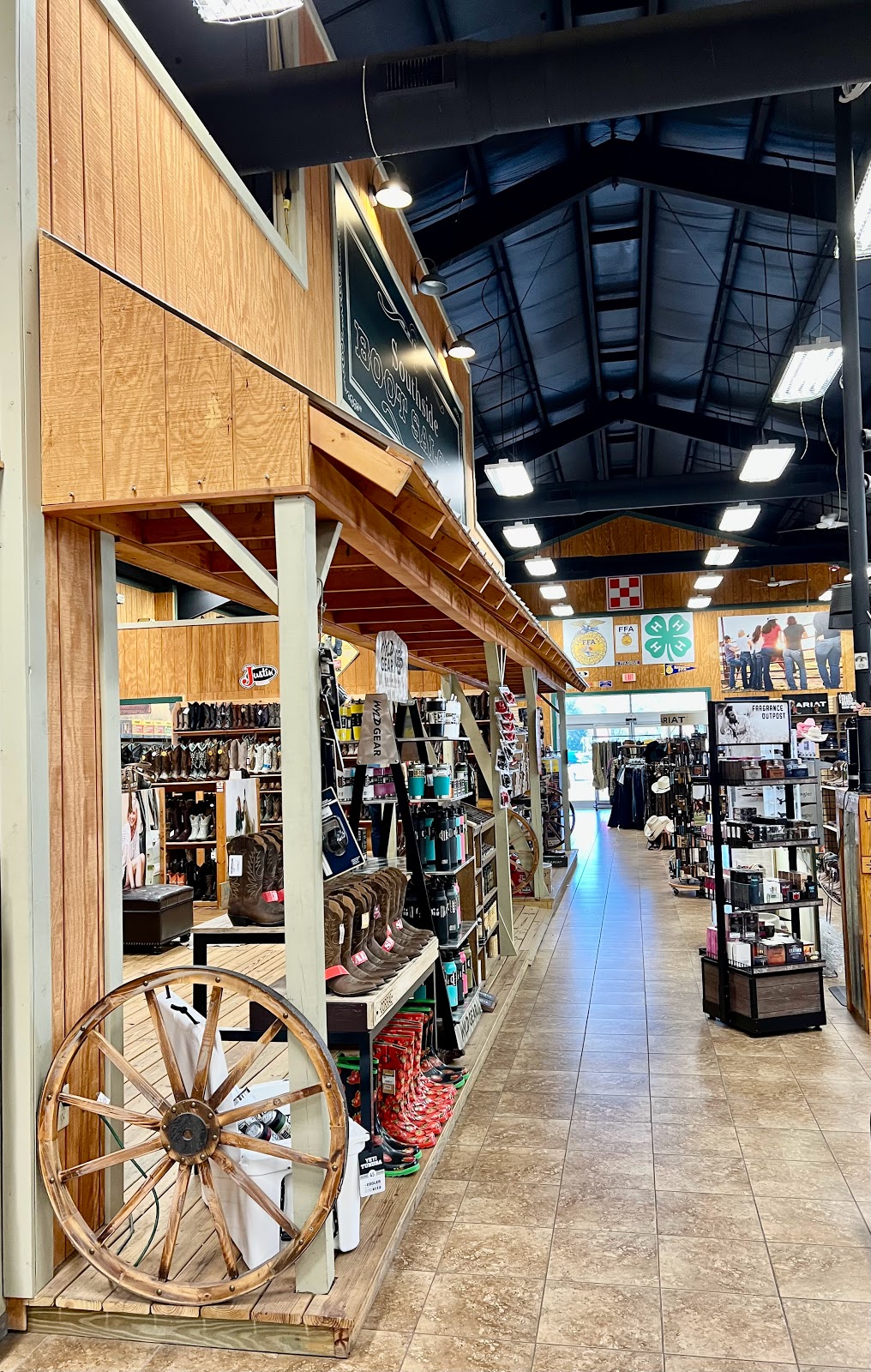 Russell’s Western Wear | 3014 James L Redman Pkwy, Plant City, FL 33566, USA | Phone: (813) 624-6362