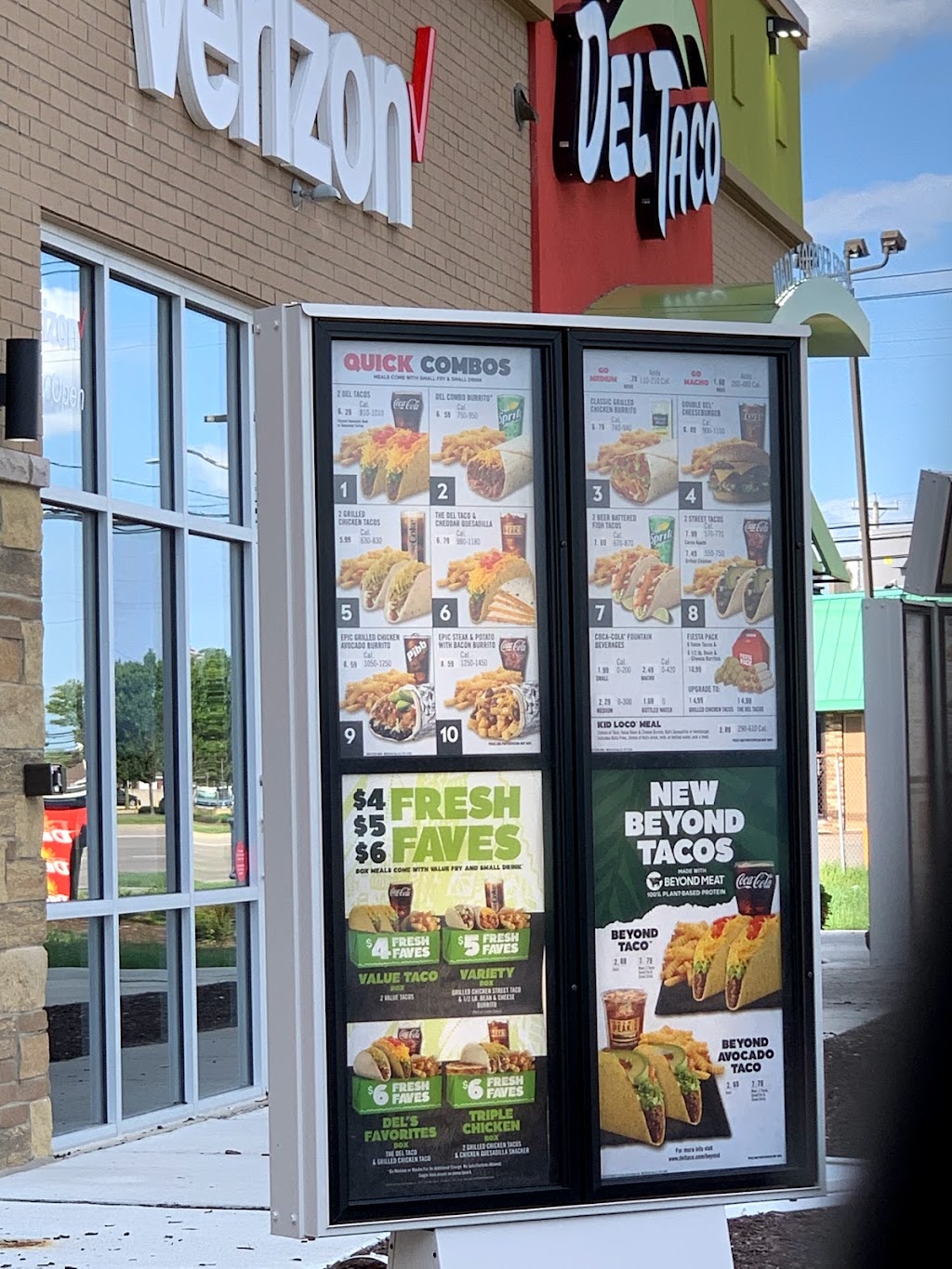 Del Taco | 16252 Fort St, Southgate, MI 48195, USA | Phone: (734) 720-1051