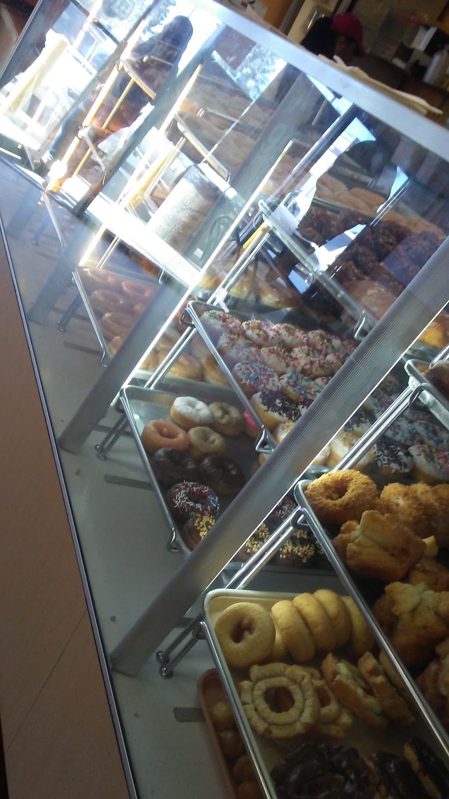 Highway 74 Donuts | 540 W 4th St #3, Perris, CA 92570, USA | Phone: (951) 657-9034