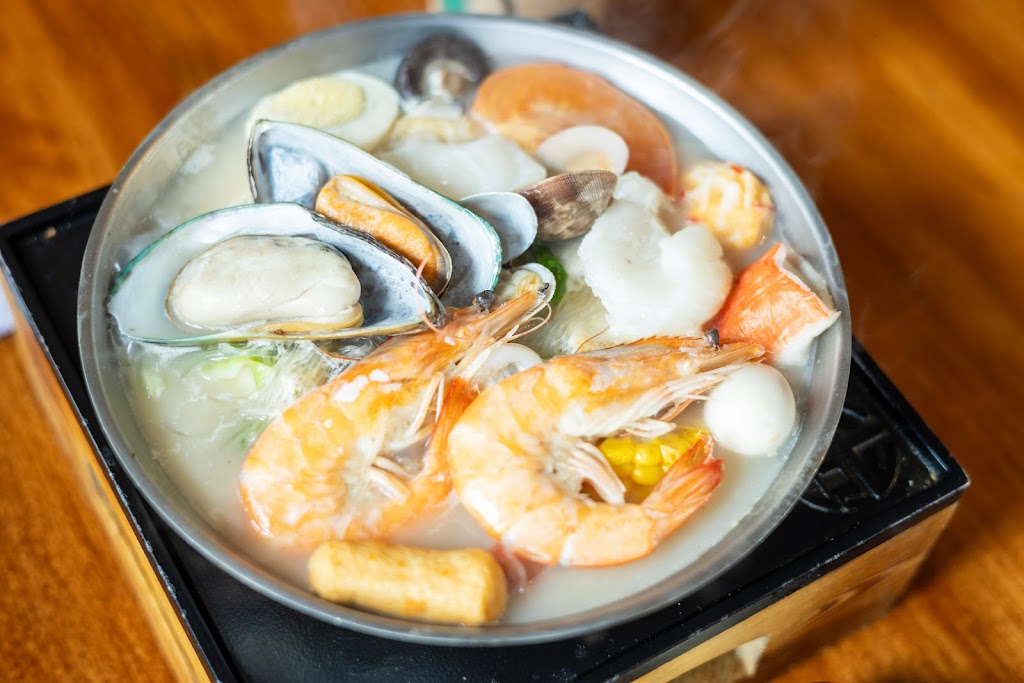 Boiling Pot And Boba Street | 19524 Nordhoff St ste#3, Northridge, CA 91324, USA | Phone: (747) 206-5013