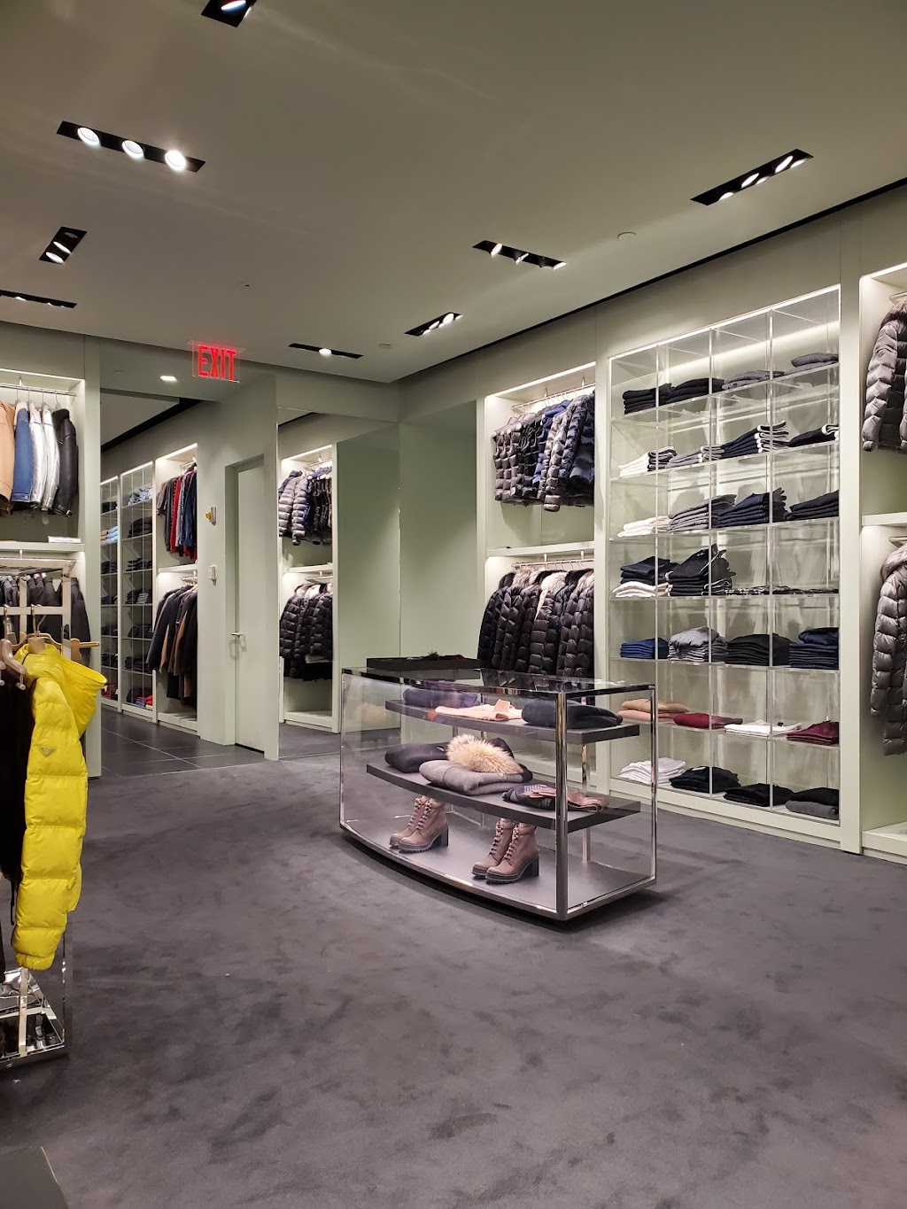 Prada New York Woodbury | 812 Adirondack Way Suite 812, Central Valley, NY 10917, USA | Phone: (845) 928-3706