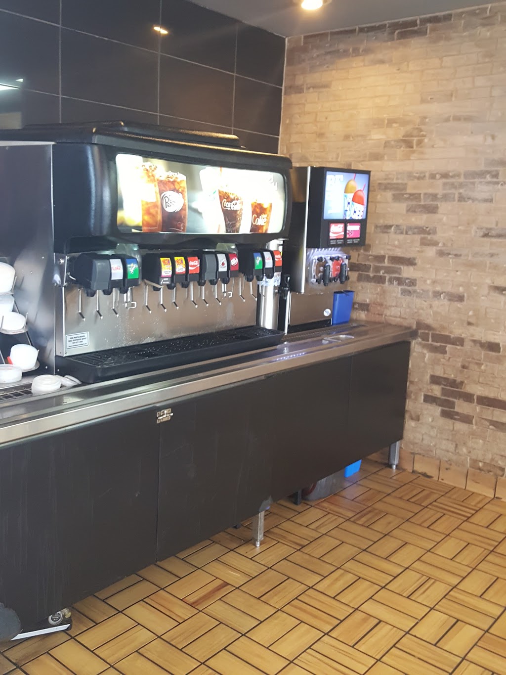 Burger King | 2095 W Oaklawn Rd, Pleasanton, TX 78064, USA | Phone: (830) 266-9262