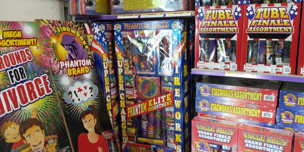 Phantom Fireworks of Lawrenceburg | 1670 US-50, Lawrenceburg, IN 47025, USA | Phone: (812) 537-4005