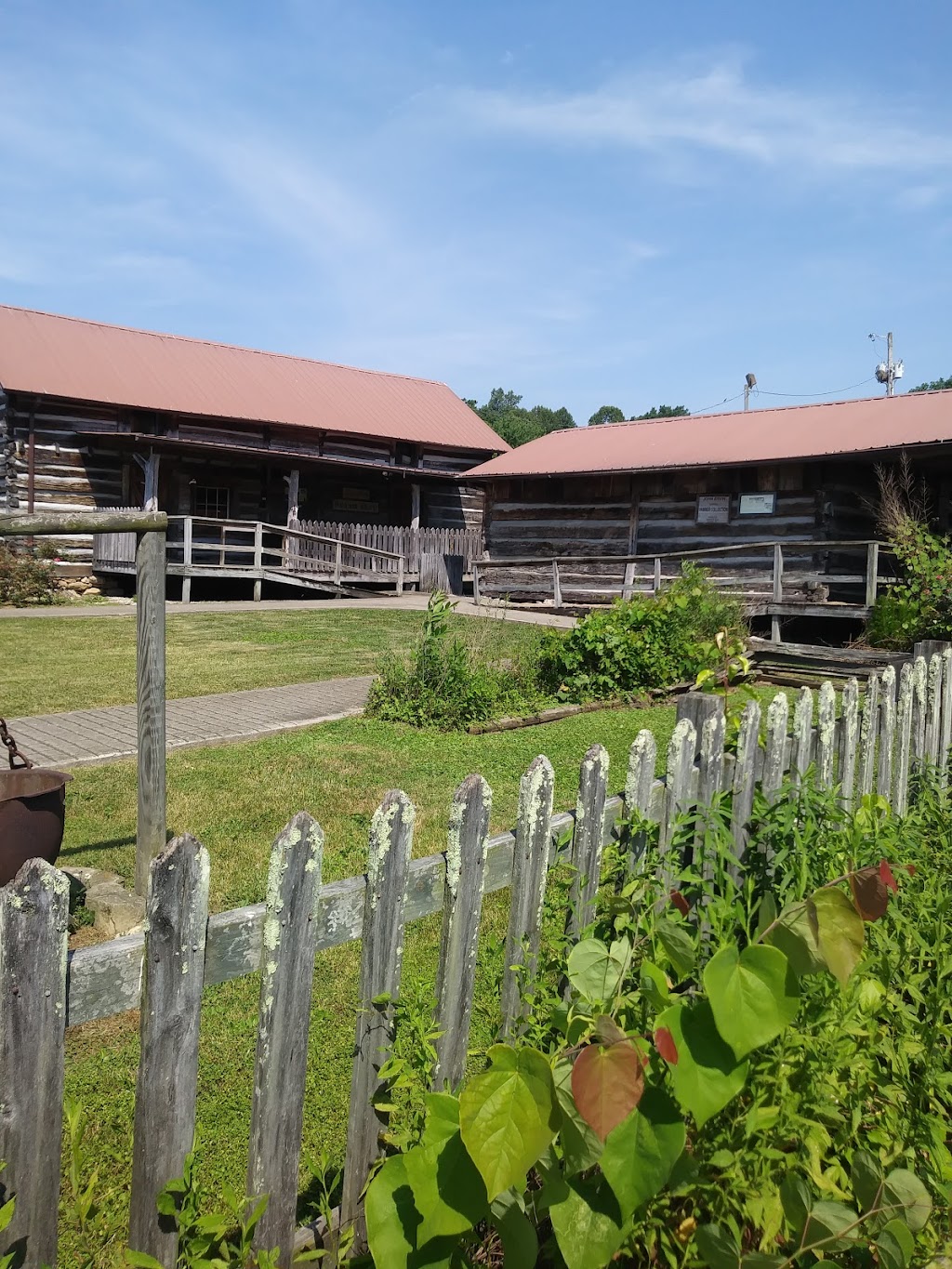 Bittersweet Cabin Museum | 2325 Richmond St, Mt Vernon, KY 40456, USA | Phone: (606) 256-0715