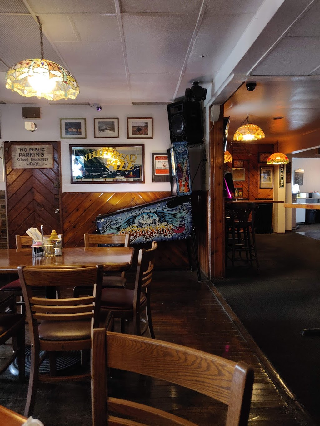 The Tracks Tavern & Grill | 1020 E Locust St, Milwaukee, WI 53212, USA | Phone: (414) 562-2020