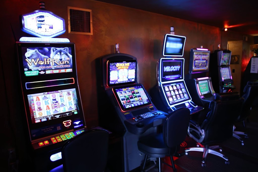 Jackpots Entertainment, LLC | 122 Federal Aid Secondary 1780 #1667, Lebanon, IL 62254 | Phone: (618) 808-0444