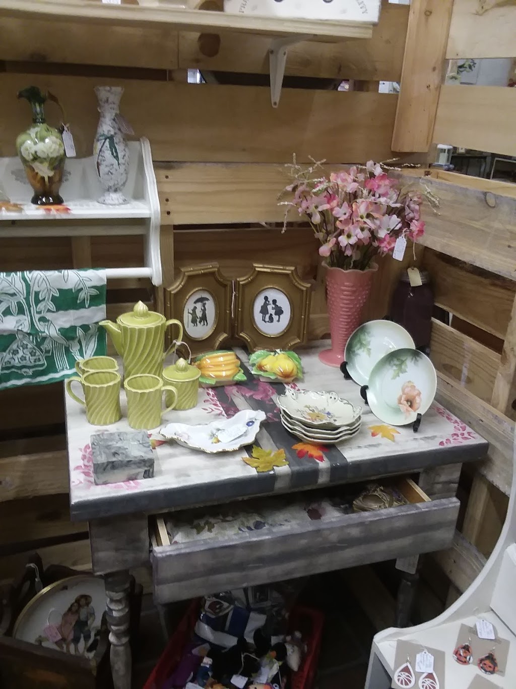 Blue Horseshoe Antiques & Collectibles | 147 King Rd, Ramseur, NC 27316, USA | Phone: (336) 964-1499