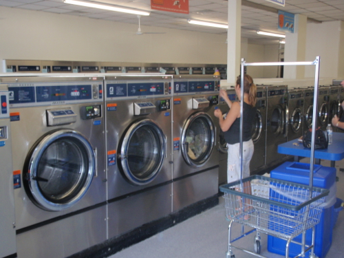 Smithfield Plaza Laundry Land Laundromat | 1258 Smithfield Plaza, Smithfield, VA 23430, USA | Phone: (434) 793-2011