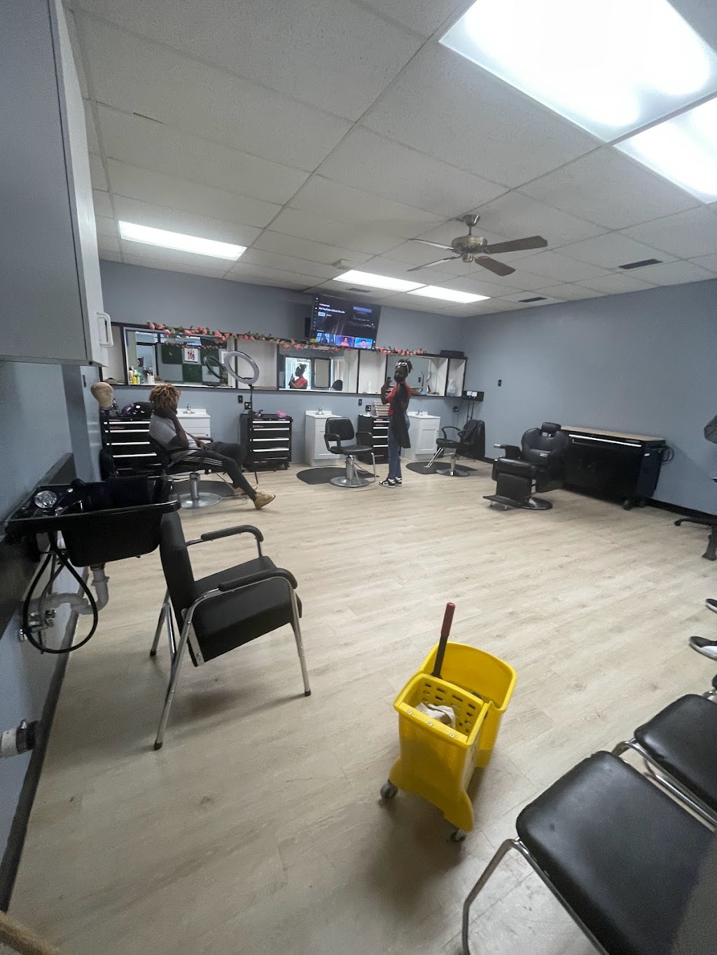 The Wright Cut Barbershop & Beauty Salon | 1201 4th St Unit B, Greensboro, NC 27405, USA | Phone: (336) 457-0249