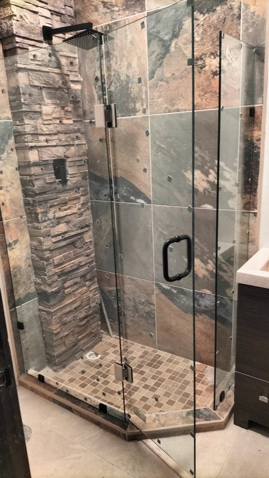 Vidriera La Mision Glass Shop | Felipe Crosthwaite, 22746 Santa Anita, B.C., Mexico | Phone: 646 596 0925