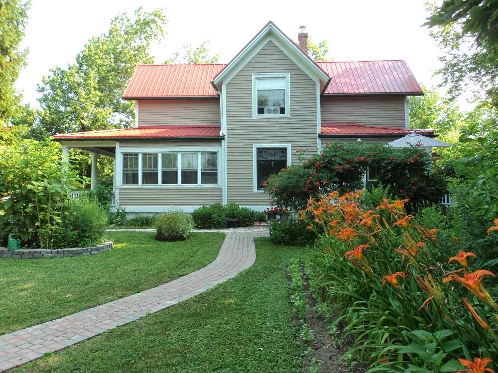 Pelee Lake Muse B&B and Cottage Rental | 265 W Shore Rd, Pelee Island, ON N0R 1M0, Canada | Phone: (519) 724-2068