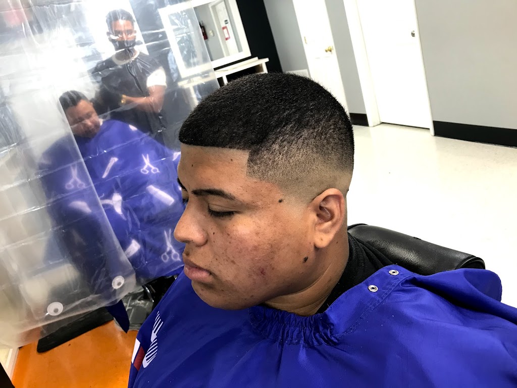 Ronald Cutz Salón | 1100 S Pollock St, Selma, NC 27576 | Phone: (919) 634-9741