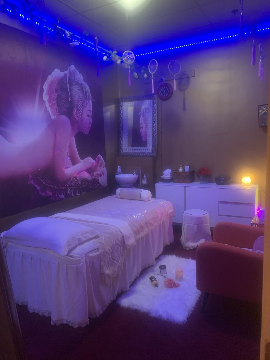 Star Massage | 9827 Grand Ave Unit B, Sun City, AZ 85351, USA | Phone: (623) 322-5159