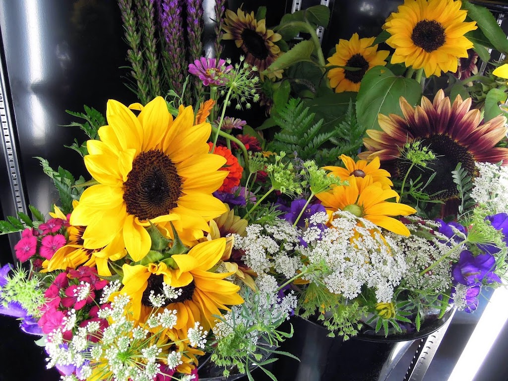 Garretts Flower Shop | 201 S Greensboro St, Liberty, NC 27298, USA | Phone: (336) 622-4556