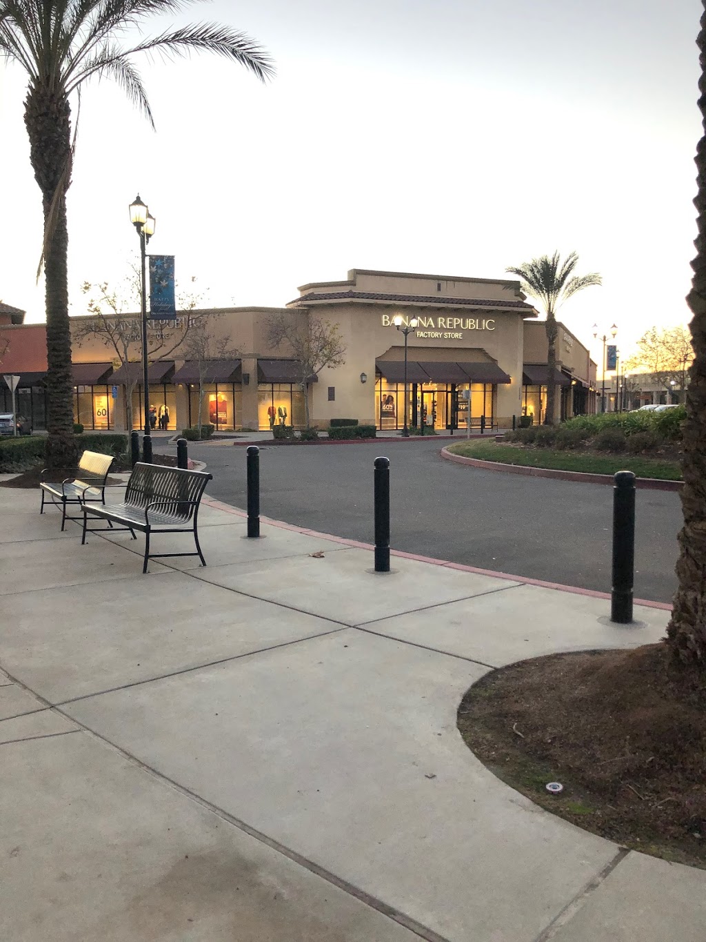 Banana Republic Factory Store | 910 Lifestyle St, Manteca, CA 95337, USA | Phone: (209) 239-1015