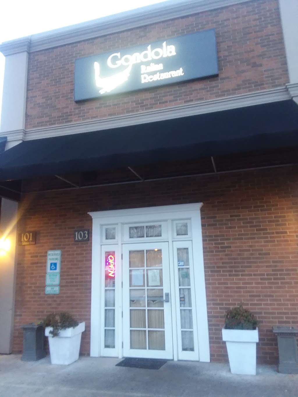 Gondola Italian Restaurant | 101 W Lebanon St, Mt Airy, NC 27030, USA | Phone: (336) 786-7520
