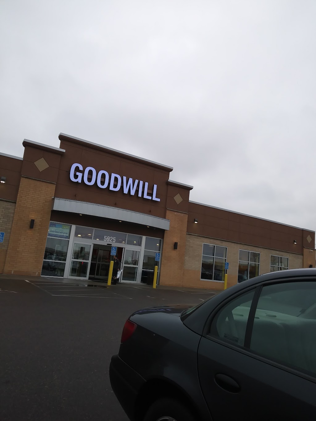 Goodwill - Savage | 5925 Egan Dr, Savage, MN 55378, USA | Phone: (952) 440-1900