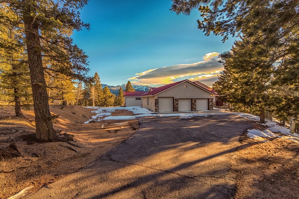 Pike View Lodge | 1200 Arapahoe Trail, Woodland Park, CO 80863, USA | Phone: (719) 286-3275